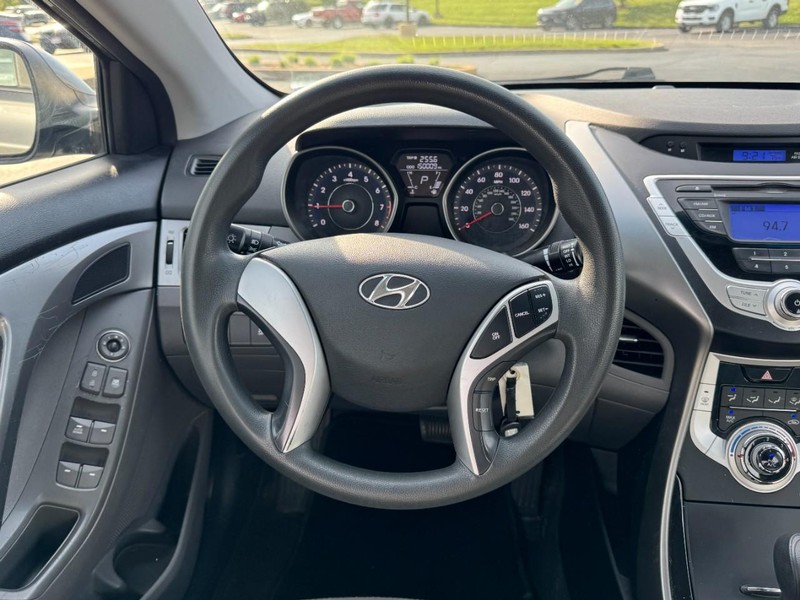 Hyundai Elantra Vehicle Image 11