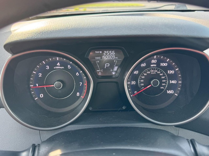 Hyundai Elantra Vehicle Image 18