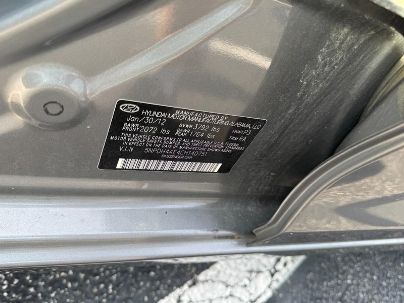 Hyundai Elantra Vehicle Image 19