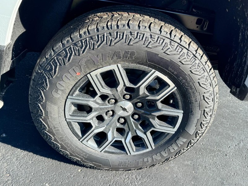 Chevrolet Colorado Vehicle Image 06
