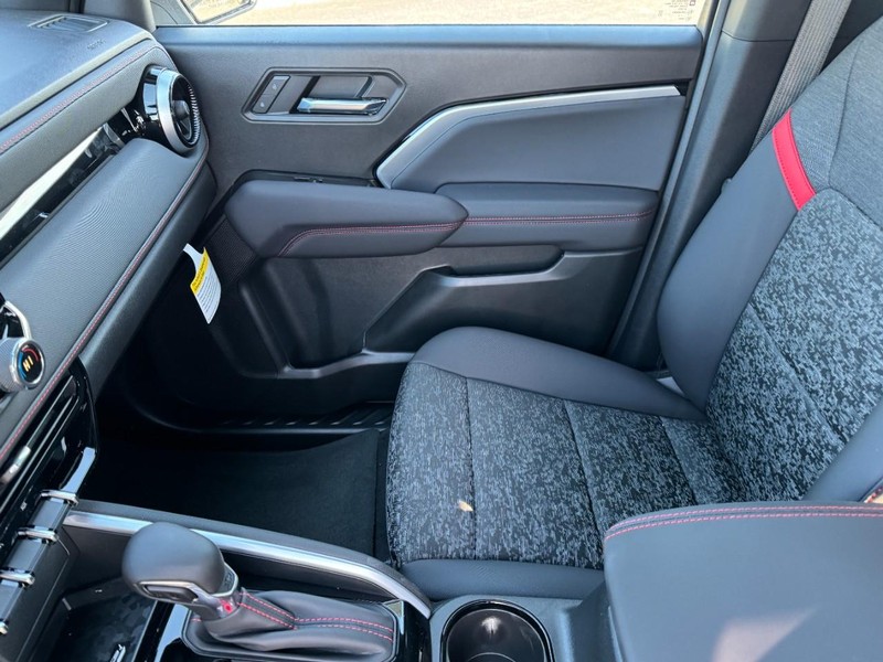 Chevrolet Colorado Vehicle Image 09