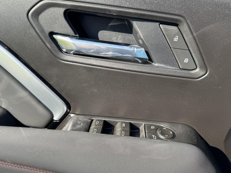 Chevrolet Colorado Vehicle Image 11