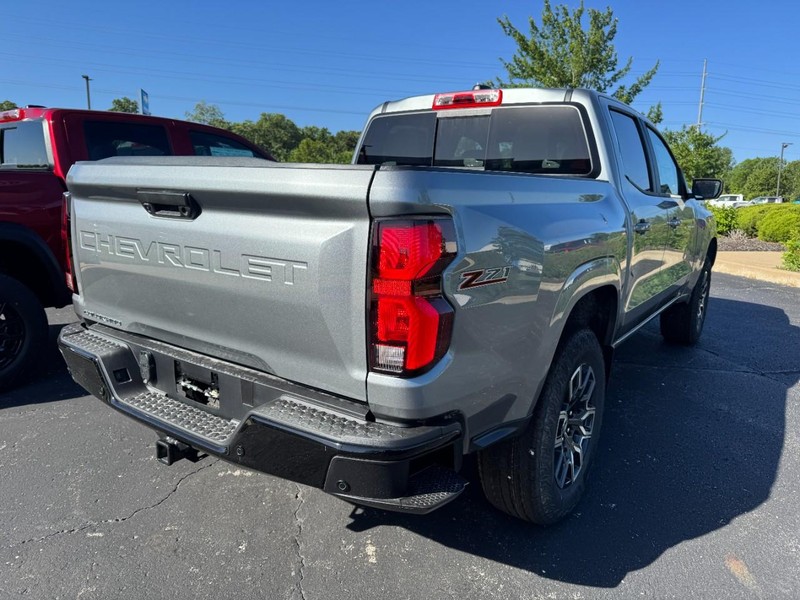 Chevrolet Colorado Vehicle Image 03