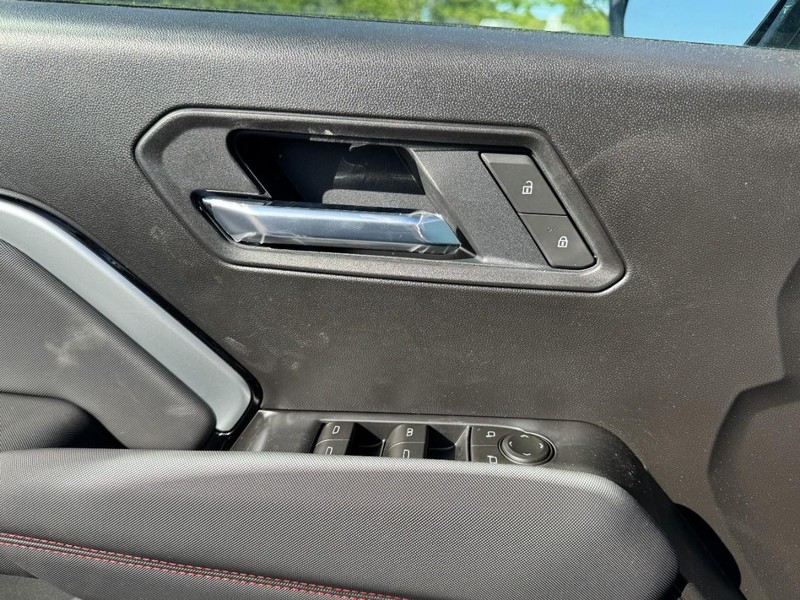 Chevrolet Colorado Vehicle Image 09