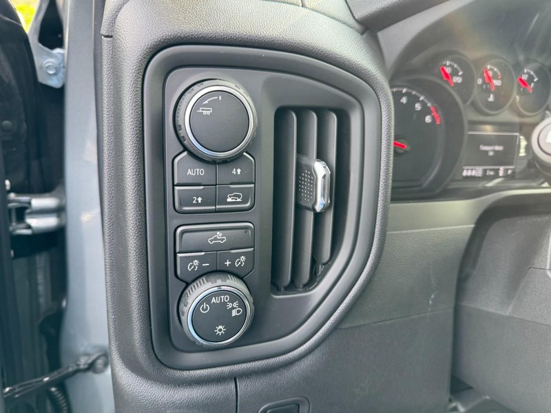 Chevrolet Silverado 1500 Vehicle Image 11