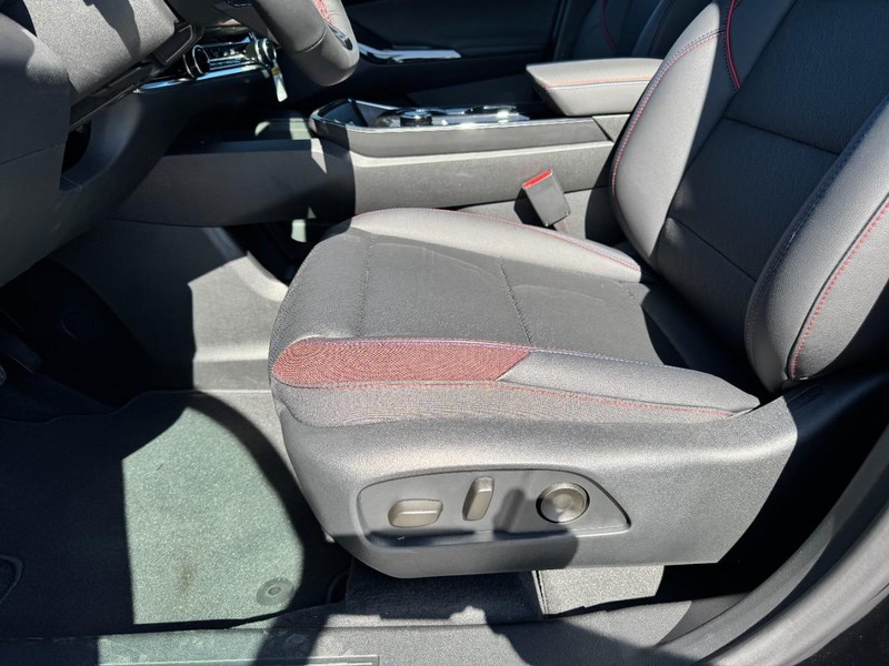 Chevrolet Equinox Vehicle Image 09