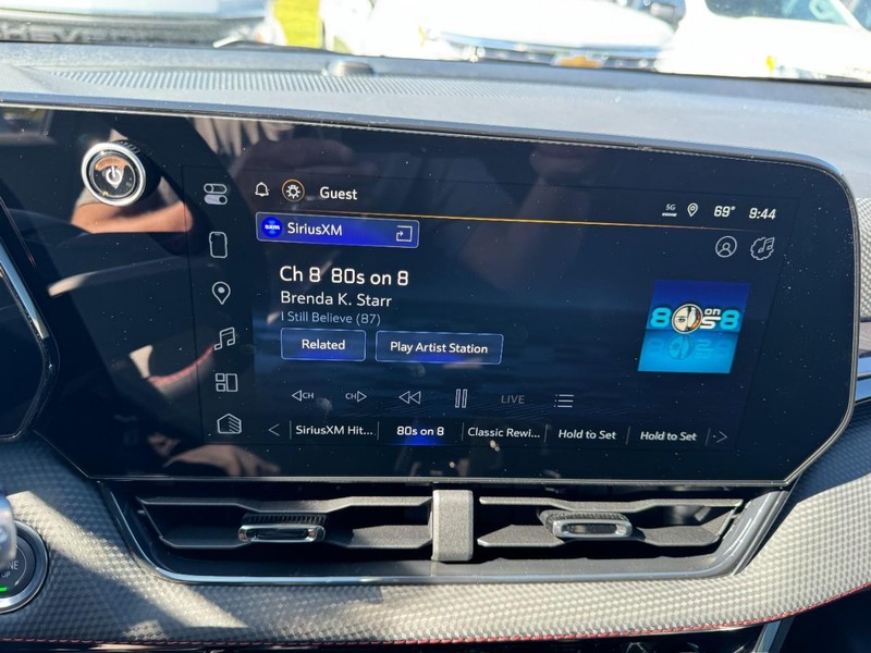 Chevrolet Equinox Vehicle Image 14