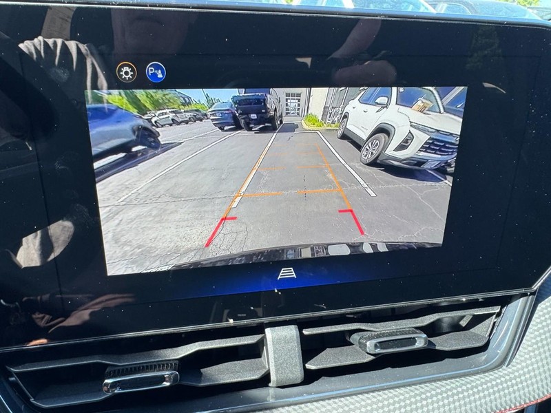 Chevrolet Equinox Vehicle Image 16