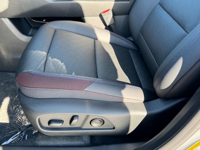 Chevrolet Equinox Vehicle Image 09