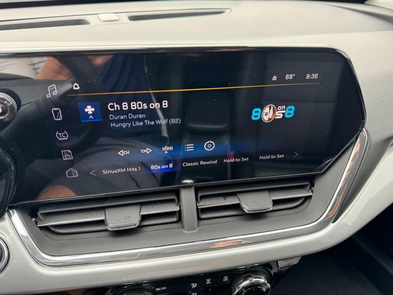 Chevrolet Trax Vehicle Image 14
