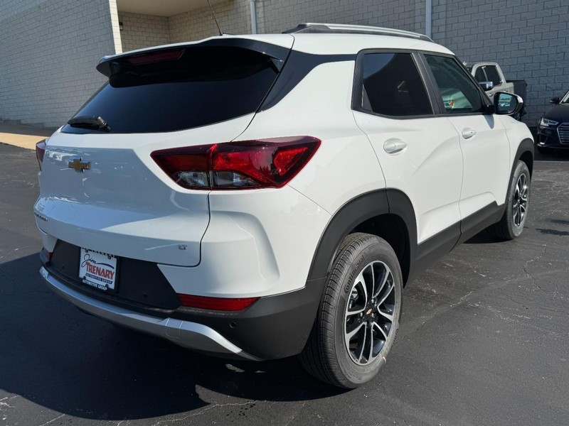 Chevrolet TrailBlazer Vehicle Image 03