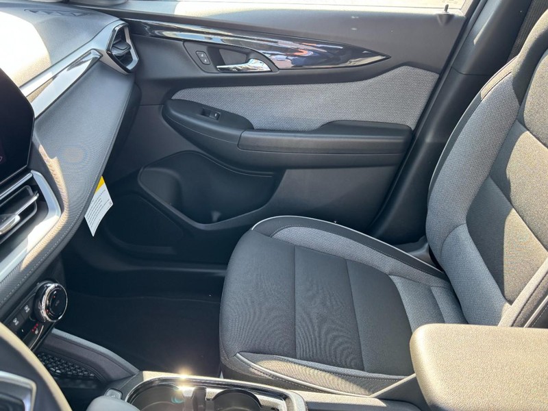 Chevrolet TrailBlazer Vehicle Image 08