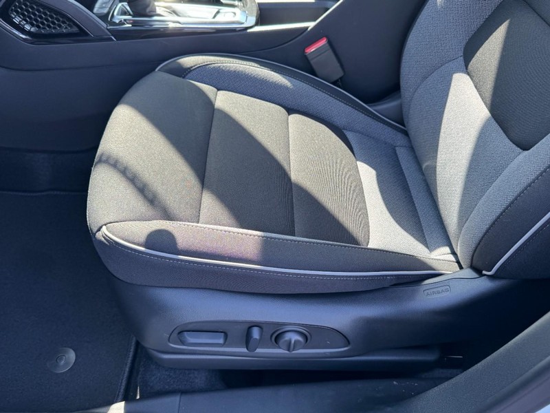 Chevrolet TrailBlazer Vehicle Image 09