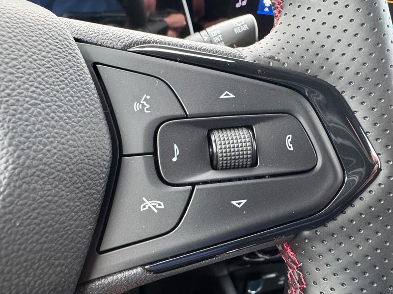 Chevrolet TrailBlazer Vehicle Image 12
