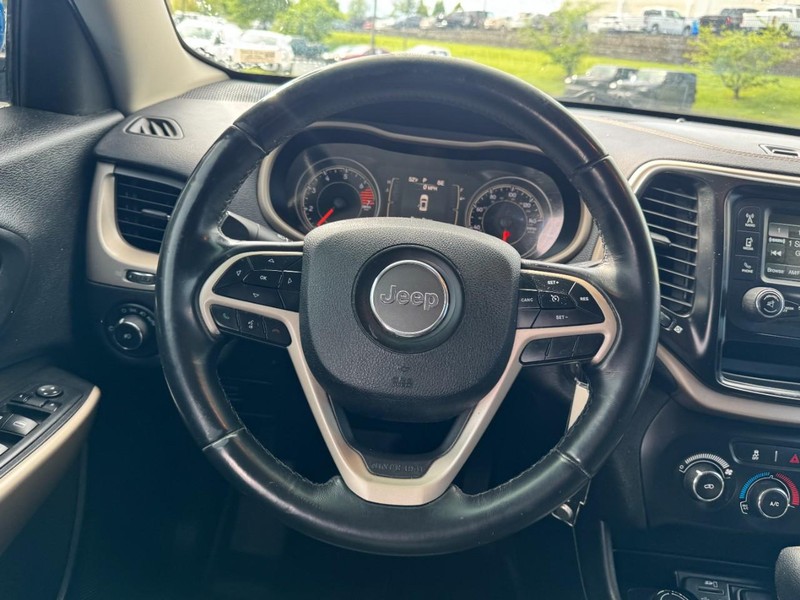 Jeep Cherokee Vehicle Image 12