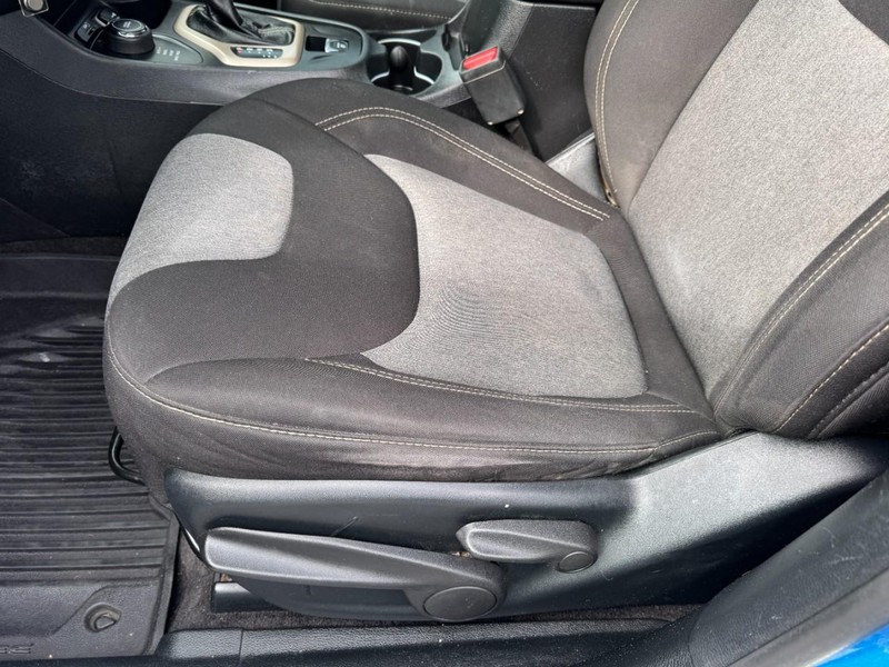 Jeep Cherokee Vehicle Image 14