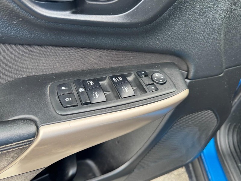Jeep Cherokee Vehicle Image 15