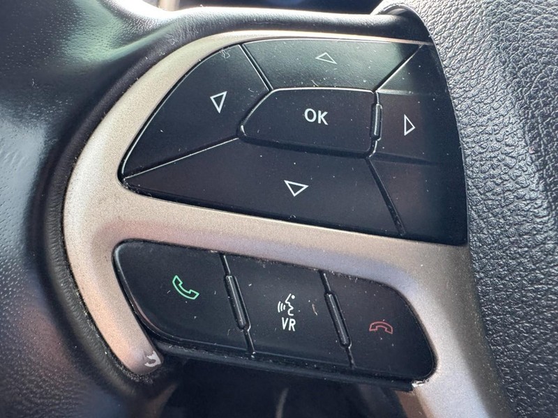 Jeep Cherokee Vehicle Image 16