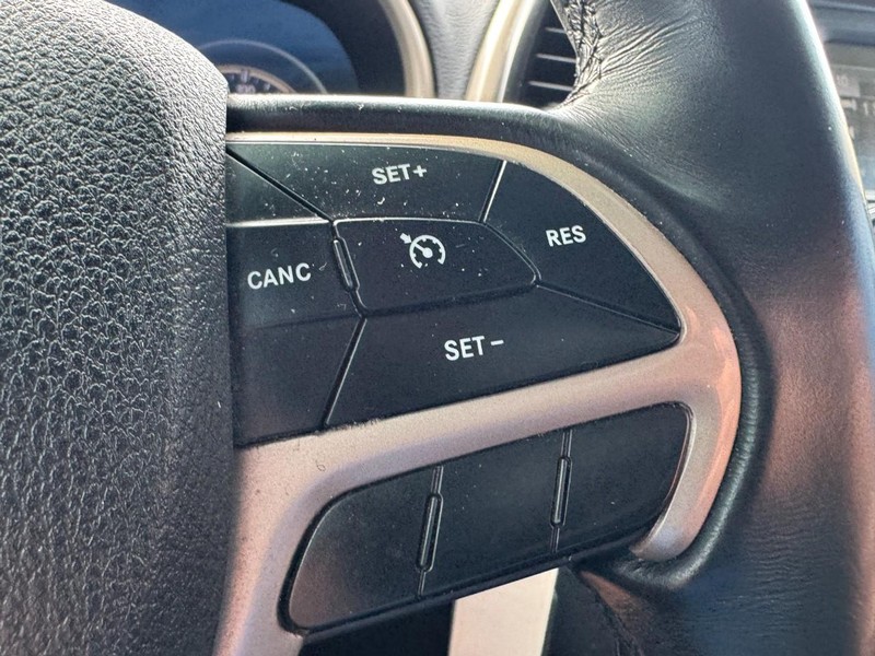 Jeep Cherokee Vehicle Image 17