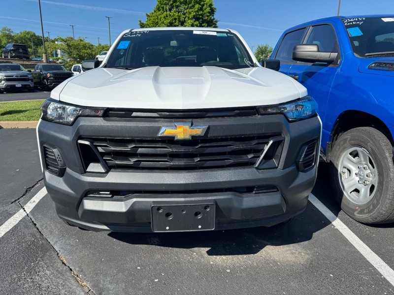Chevrolet Colorado Vehicle Full-screen Gallery Image 02