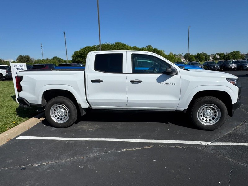 Chevrolet Colorado Vehicle Full-screen Gallery Image 03