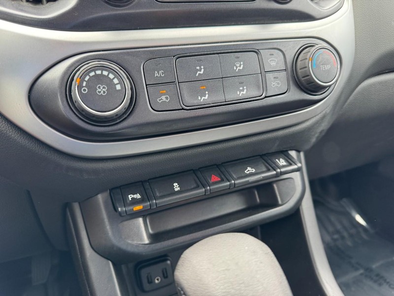Chevrolet Colorado Vehicle Image 14