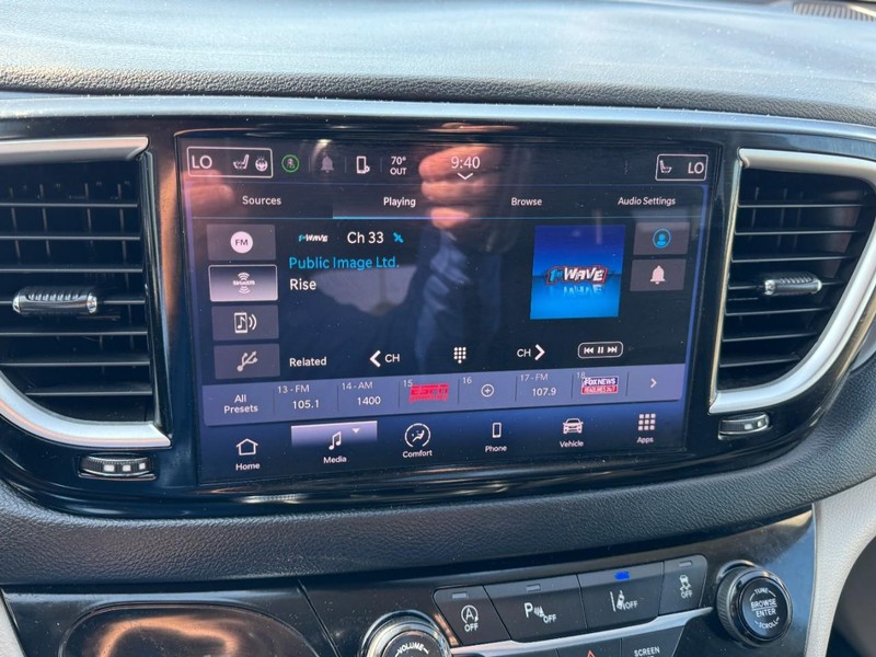 Chrysler Pacifica Vehicle Image 20