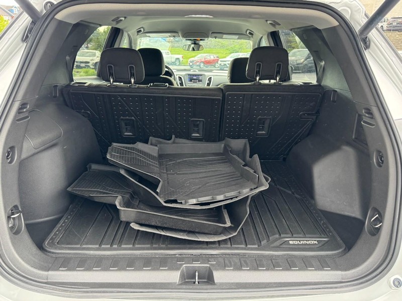 Chevrolet Equinox Vehicle Full-screen Gallery Image 06