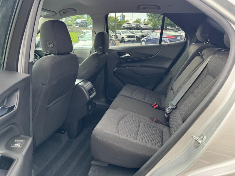 Chevrolet Equinox Vehicle Full-screen Gallery Image 10