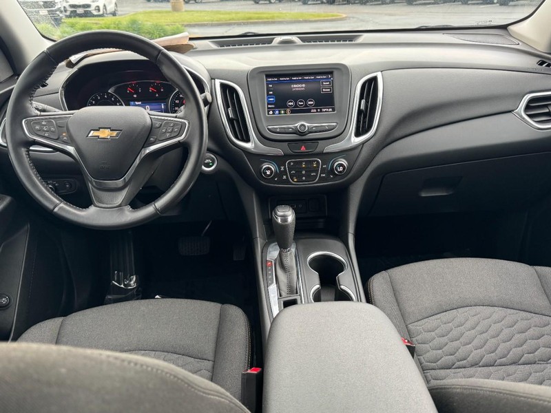 Chevrolet Equinox Vehicle Full-screen Gallery Image 11