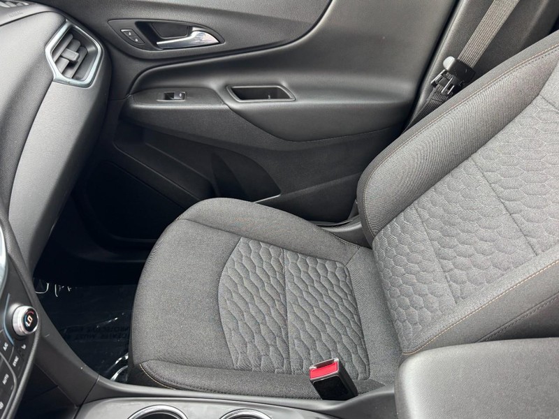 Chevrolet Equinox Vehicle Full-screen Gallery Image 13