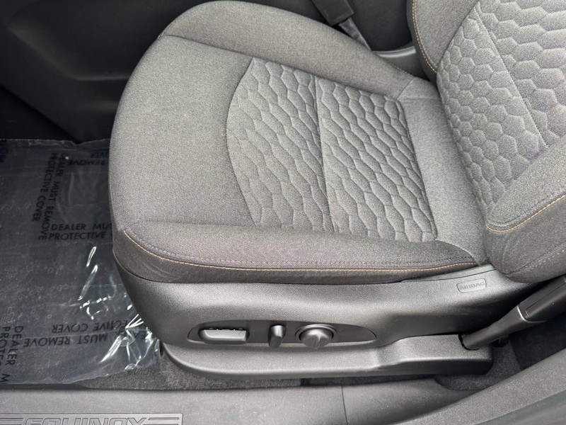 Chevrolet Equinox Vehicle Full-screen Gallery Image 14