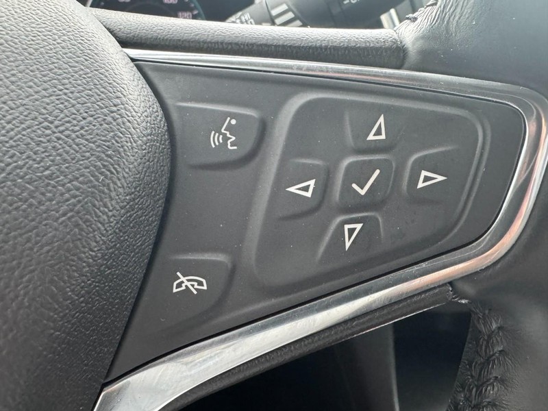 Chevrolet Equinox Vehicle Full-screen Gallery Image 17