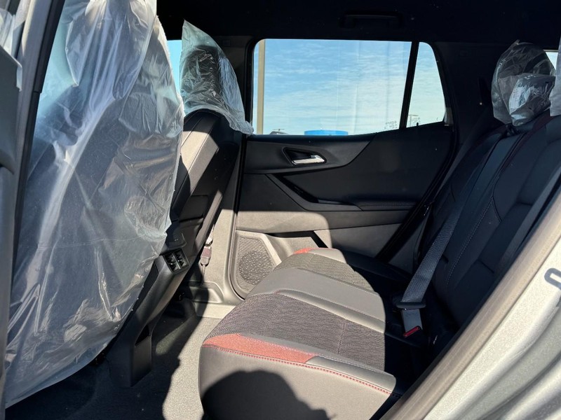 Chevrolet Equinox Vehicle Image 12