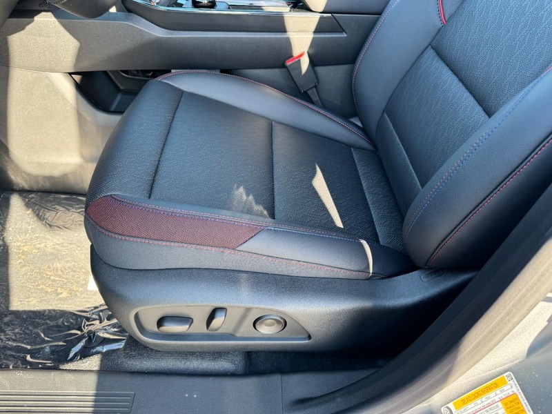 Chevrolet Equinox Vehicle Image 14