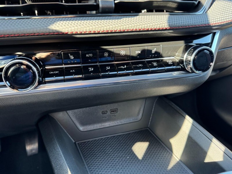 Chevrolet Equinox Vehicle Image 18