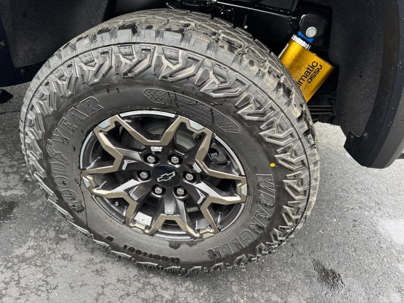 Chevrolet Colorado Vehicle Image 05