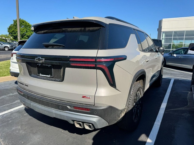 Chevrolet Traverse Vehicle Image 02