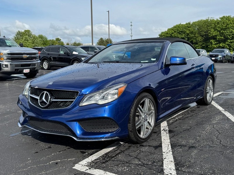 Mercedes-Benz E-Class Vehicle Image 08