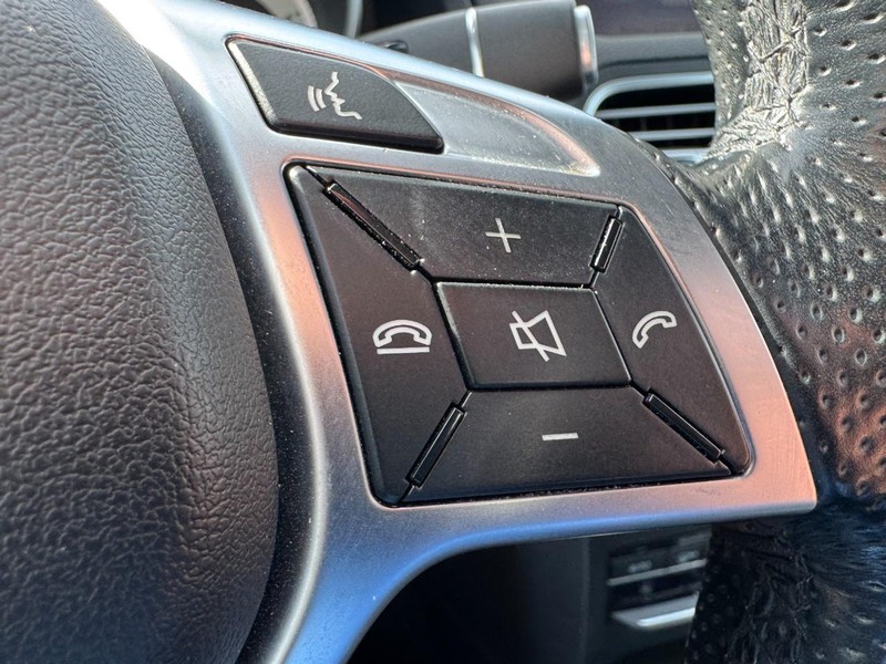 Mercedes-Benz E-Class Vehicle Image 15