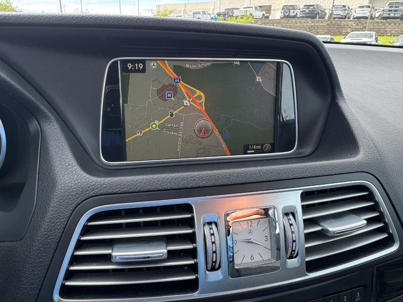 Mercedes-Benz E-Class Vehicle Image 18