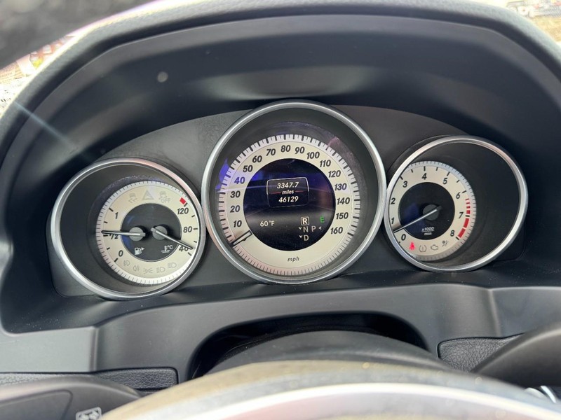Mercedes-Benz E-Class Vehicle Image 21