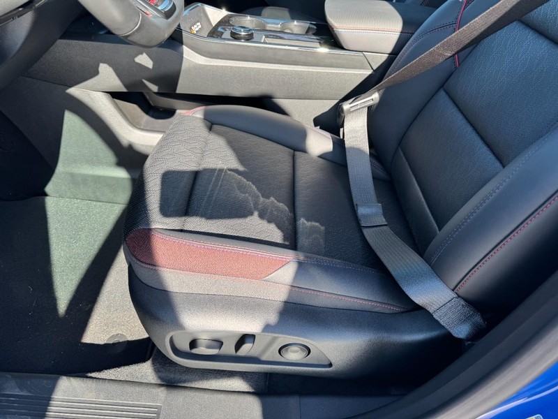 Chevrolet Equinox Vehicle Image 09