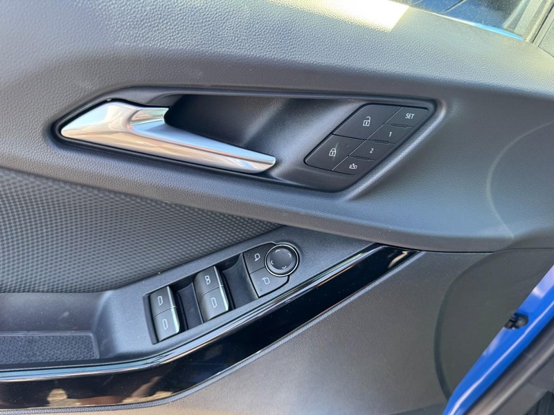 Chevrolet Equinox Vehicle Image 10