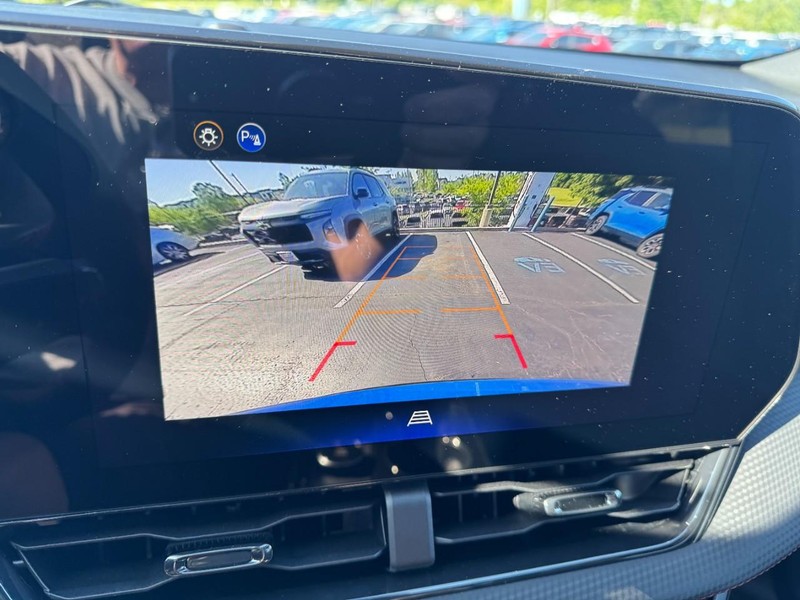 Chevrolet Equinox Vehicle Image 16