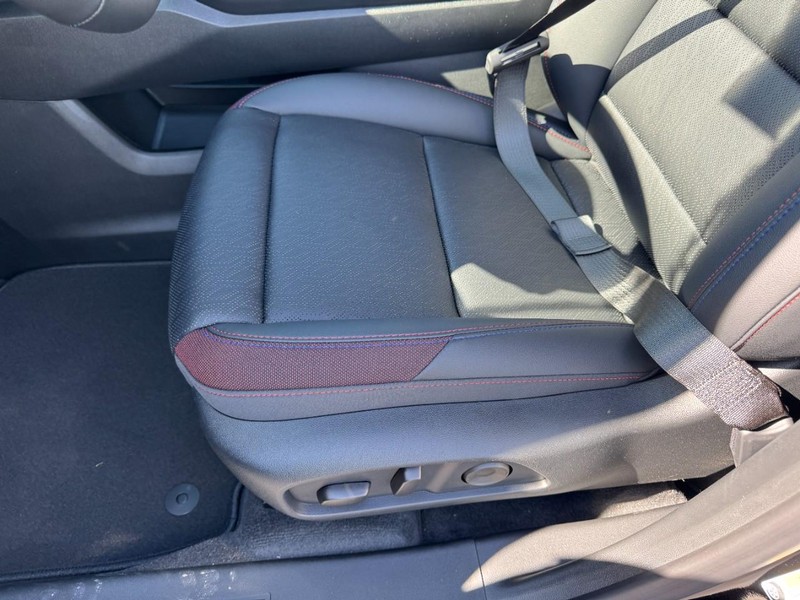 Chevrolet Equinox Vehicle Image 09