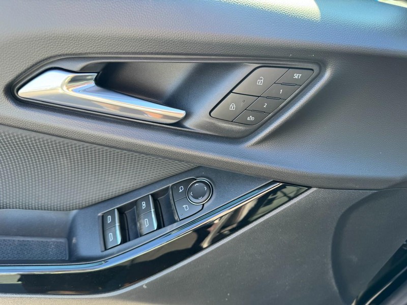 Chevrolet Equinox Vehicle Image 10