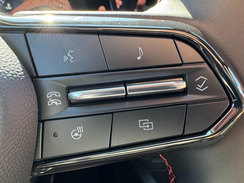 Chevrolet Equinox Vehicle Image 12