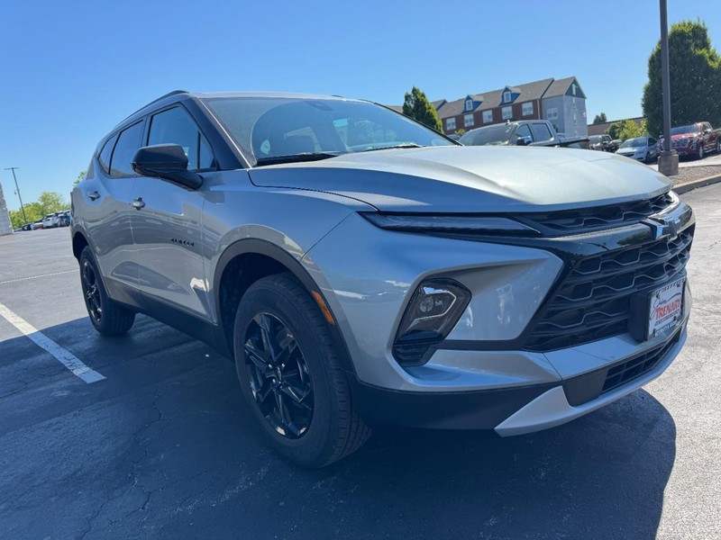 Chevrolet Blazer Vehicle Image 02
