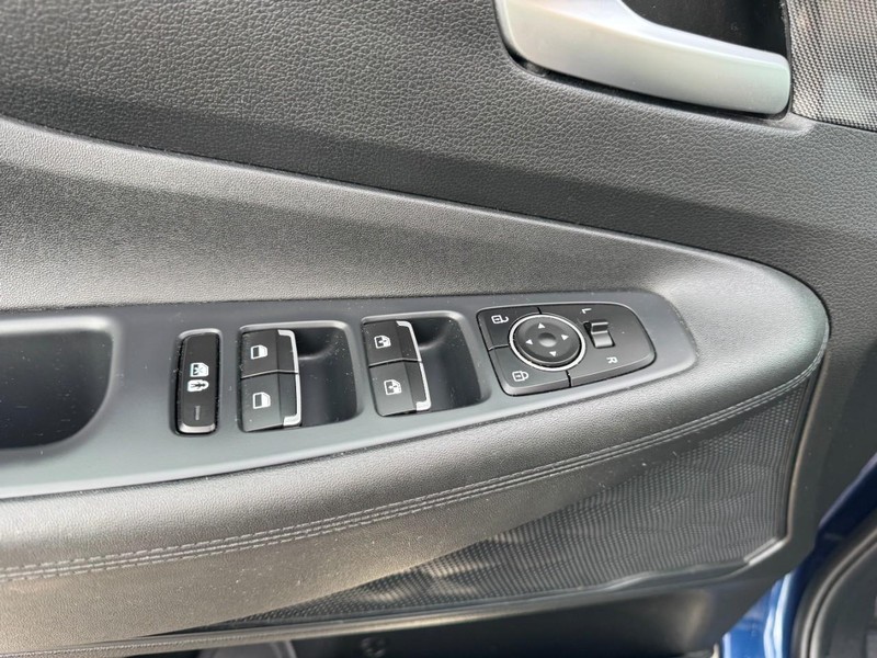 Hyundai Santa Fe Vehicle Image 15